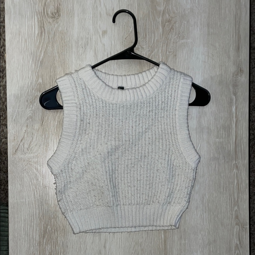 Divided White Crop Top Knitted Sleeveless